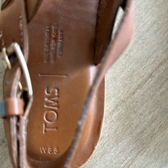 COPY - Toms like new tan leather strappy flat sandals