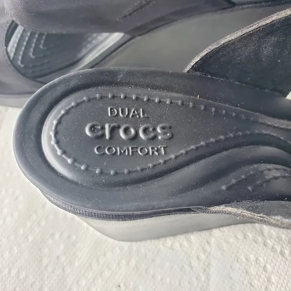Crocs Dual Comfort Leigh Wedge Sandals size 11W.