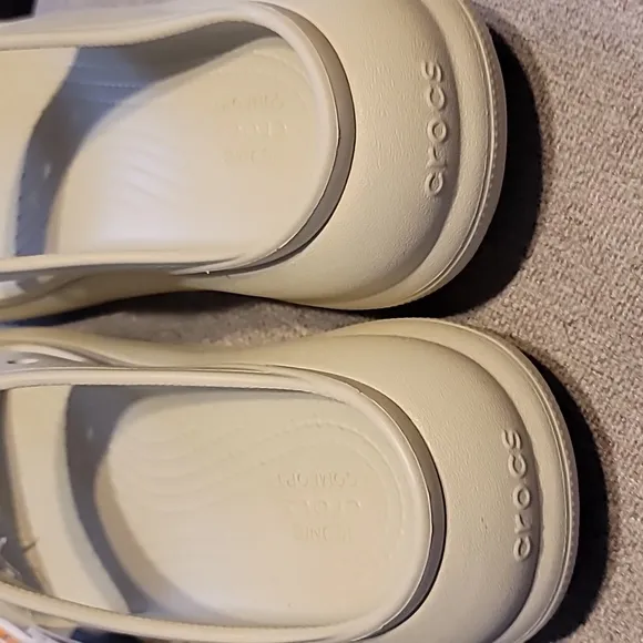 Crocs iconic comfort mega crush sandals women's 10 men's 8