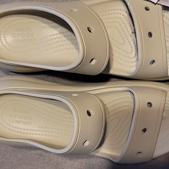 Crocs iconic comfort mega crush sandals women's 10 men's 8