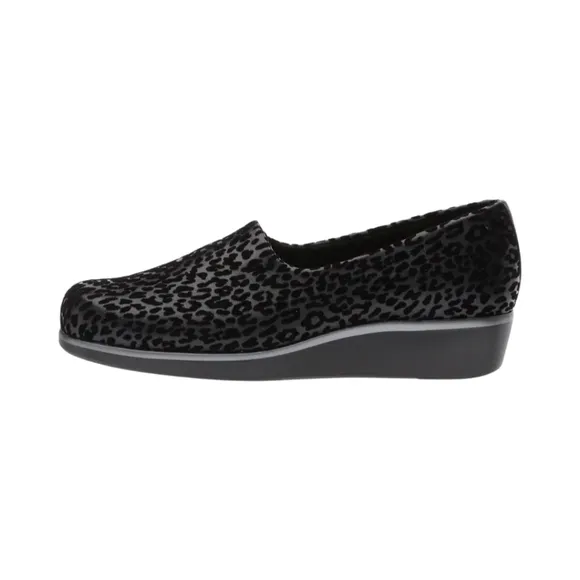 Daily‎ Deal! SAS Bliss Slip Wedge Microfiber Slip On Size 9 NWT