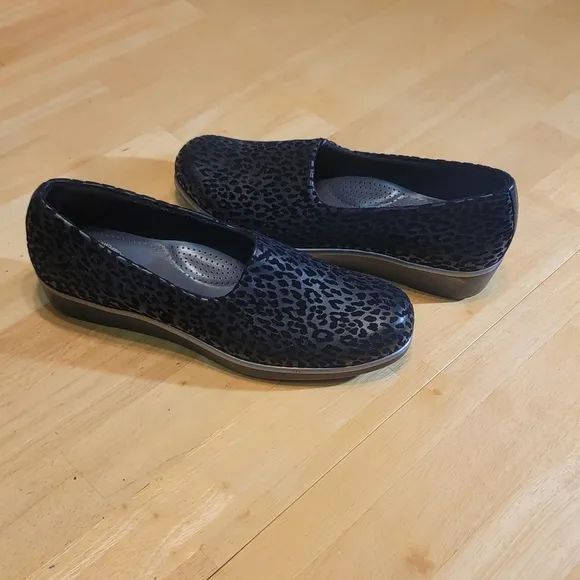 Daily‎ Deal! SAS Bliss Slip Wedge Microfiber Slip On Size 9 NWT