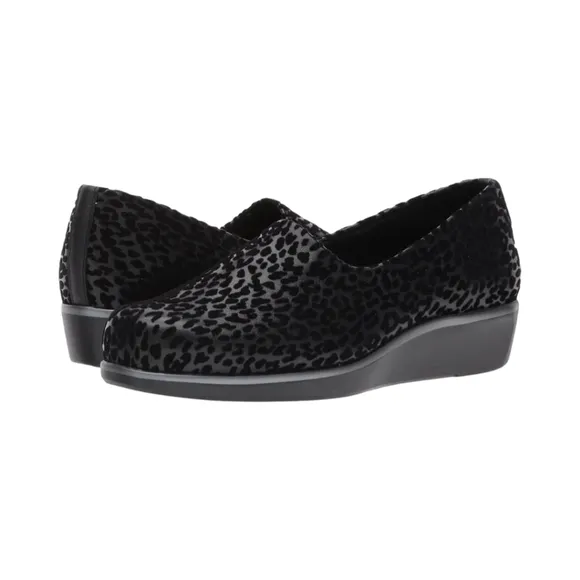 Daily‎ Deal! SAS Bliss Slip Wedge Microfiber Slip On Size 9 NWT