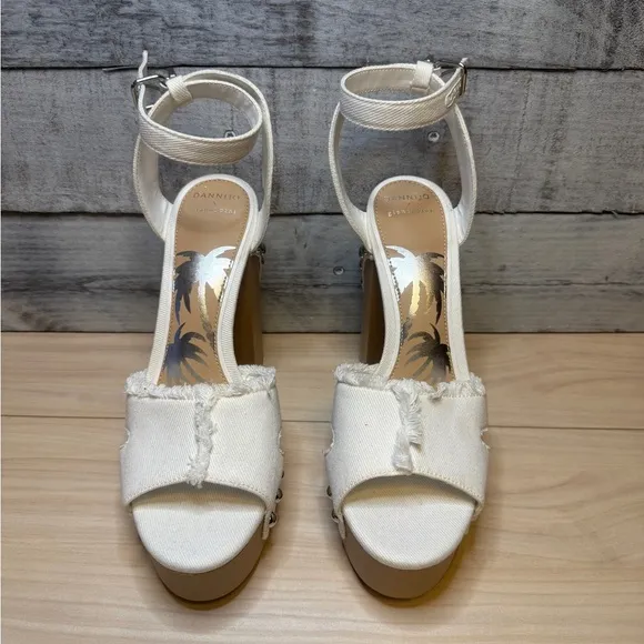 DANNIJO GIANNI BINI NWTDaisy Denim Studded Platform Sandals