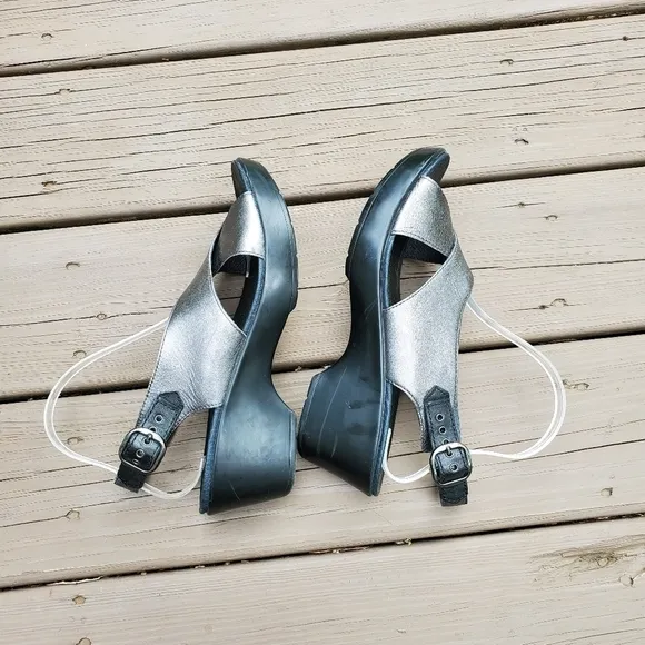Dansko Jacinda Metallic Pewter Silver Criss Cross Strappy Slingback Sandals 42