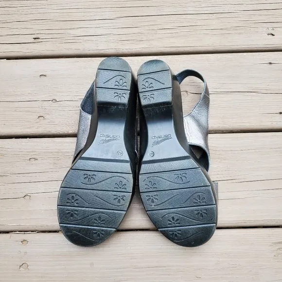 Dansko Jacinda Metallic Pewter Silver Criss Cross Strappy Slingback Sandals 42