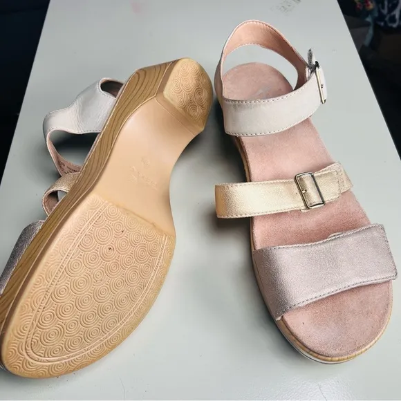 Dansko Malena Stylish Metallic adjustable Strappy Sandals 10.5