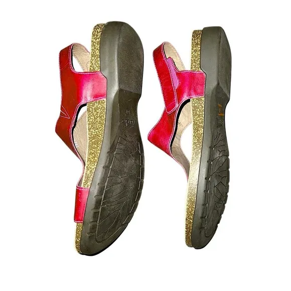 Dansko Reece Womens Size EU 40 US 9 Red Leather Casual Footbed Resort Sandals