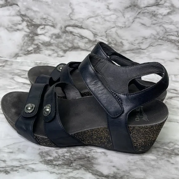 Dansko Savannah Women's 39 l/9 Shoes Black Wedge Straps Comfort Sandals