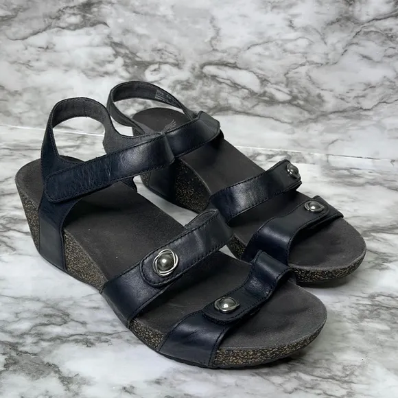 Dansko Savannah Women's 39 l/9 Shoes Black Wedge Straps Comfort Sandals