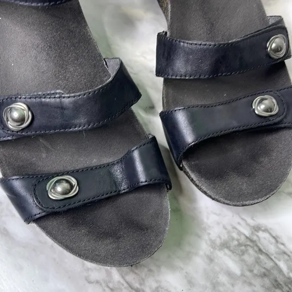 Dansko Savannah Women's 39 l/9 Shoes Black Wedge Straps Comfort Sandals