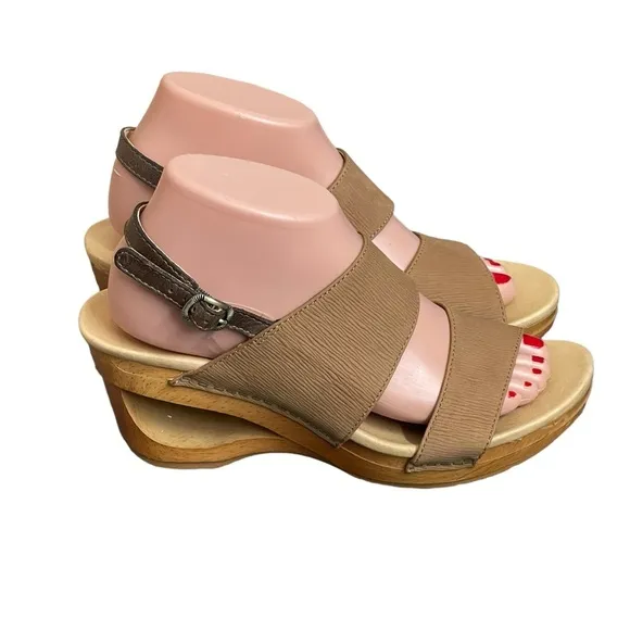 Dansko TAMIA Honey TexturedNubuck Sandals size 38 (7.5-8)USA
