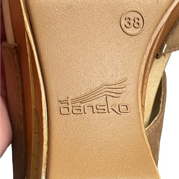 Dansko TAMIA Honey TexturedNubuck Sandals size 38 (7.5-8)USA