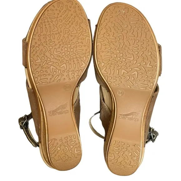 Dansko TAMIA Honey TexturedNubuck Sandals size 38 (7.5-8)USA