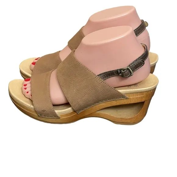 Dansko TAMIA Honey TexturedNubuck Sandals size 38 (7.5-8)USA