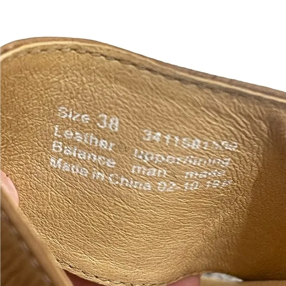 Dansko TAMIA Honey TexturedNubuck Sandals size 38 (7.5-8)USA