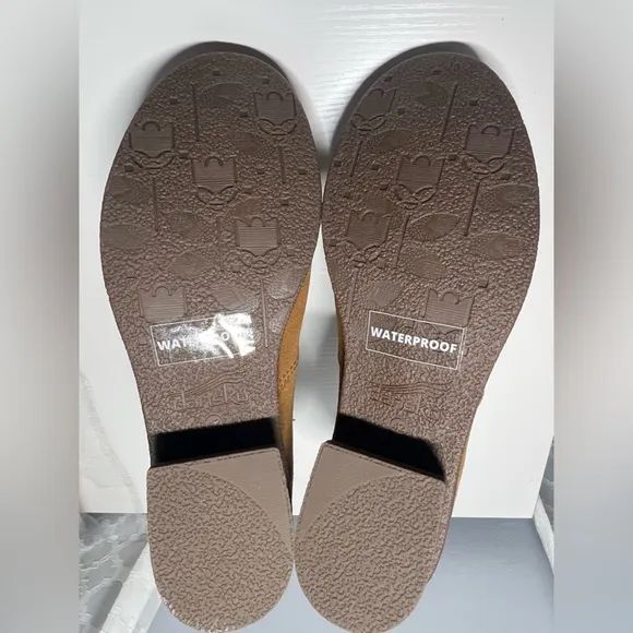 Dansko Tan Chukka Boots Suede Sleek Design