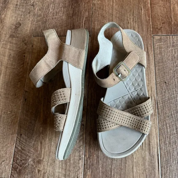 Dansko Tan Studded comfort walking sandals size 40/ 9