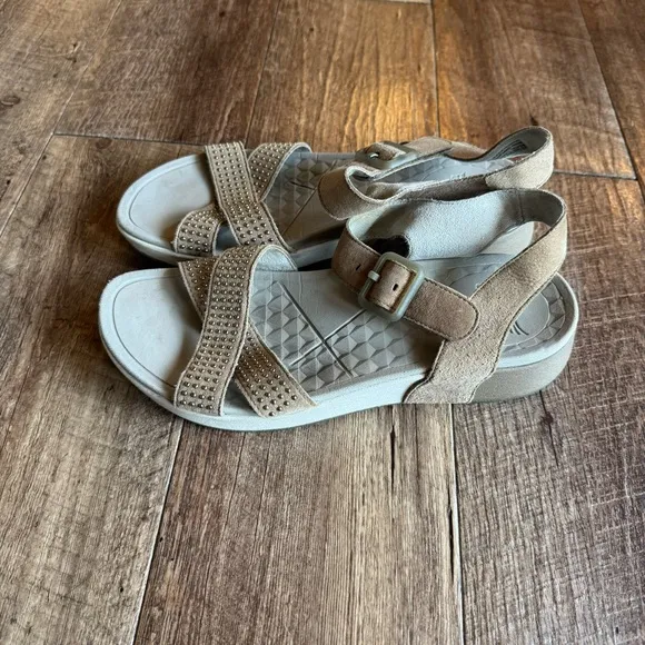 Dansko Tan Studded comfort walking sandals size 40/ 9