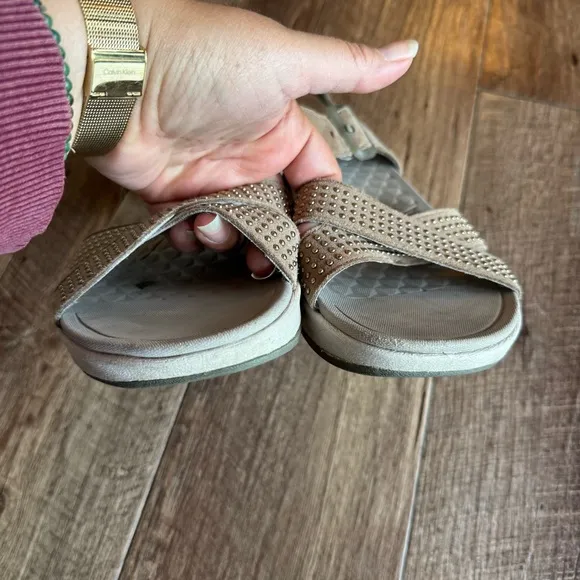 Dansko Tan Studded comfort walking sandals size 40/ 9