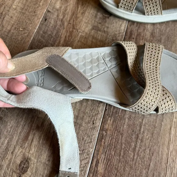 Dansko Tan Studded comfort walking sandals size 40/ 9
