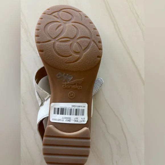 Dansko Tansy White Leather Sandals Womens Size 40, 41 NEW no box Comfort Mature