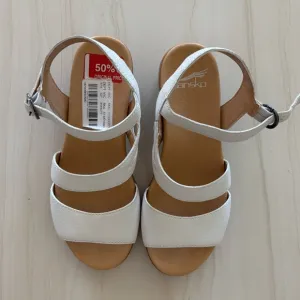 Dansko Tansy White Leather Sandals Womens Size 40, 41 NEW no box Comfort Mature