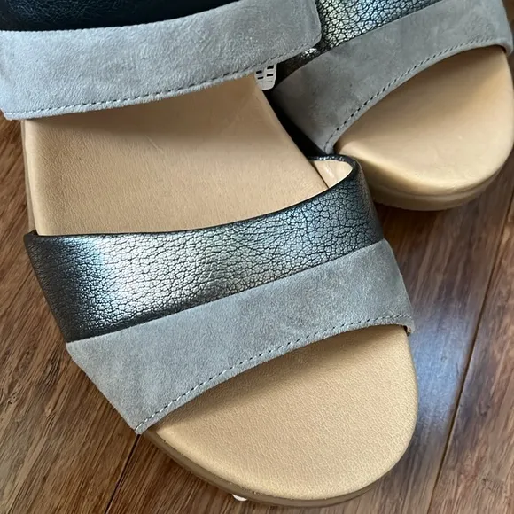 Dansko Theresa Multi-Strap Slip-On Leather Sandals Size 39EU 8.5/9US