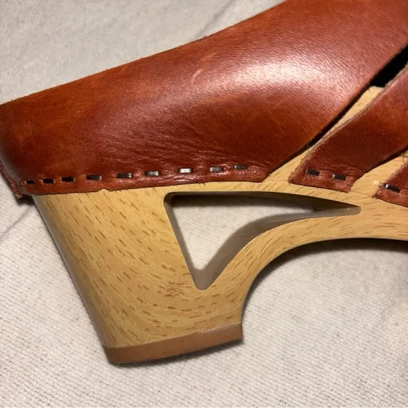 Dansko Tilly Brown Leather Open‎ Toe Clogs Sandals Sz38 US 7.5 Wooden Heel