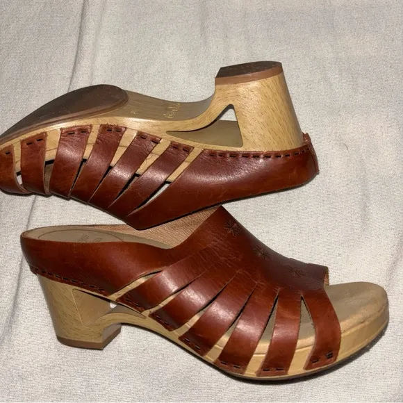 Dansko Tilly Brown Leather Open‎ Toe Clogs Sandals Sz38 US 7.5 Wooden Heel