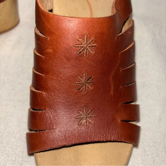 Dansko Tilly Brown Leather Open‎ Toe Clogs Sandals Sz38 US 7.5 Wooden Heel