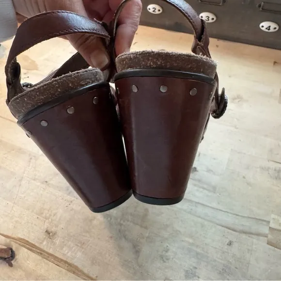 Dansko Women's Brown leather wooden Wedge Sandals size 40/ 9