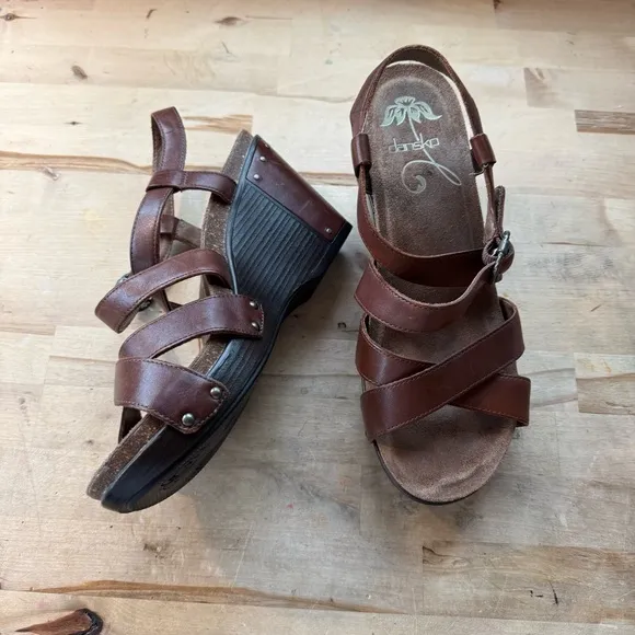 Dansko Women's Brown leather wooden Wedge Sandals size 40/ 9