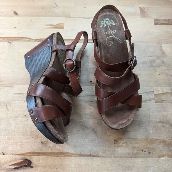 Dansko Women's Brown leather wooden Wedge Sandals size 40/ 9