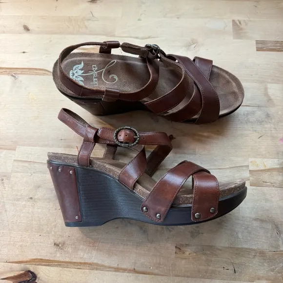 Dansko Women's Brown leather wooden Wedge Sandals size 40/ 9