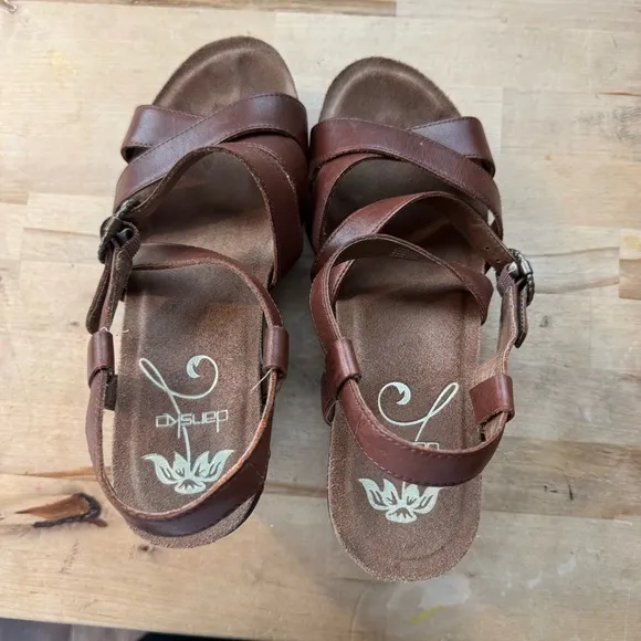 Dansko Women's Brown leather wooden Wedge Sandals size 40/ 9