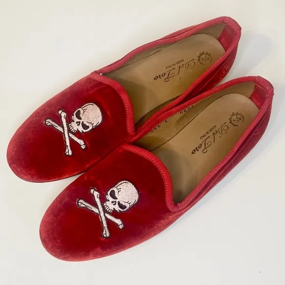 Del Toro Red Velvet Embroidered Skull Loafers Size 6