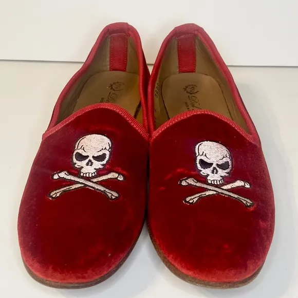 Del Toro Red Velvet Embroidered Skull Loafers Size 6