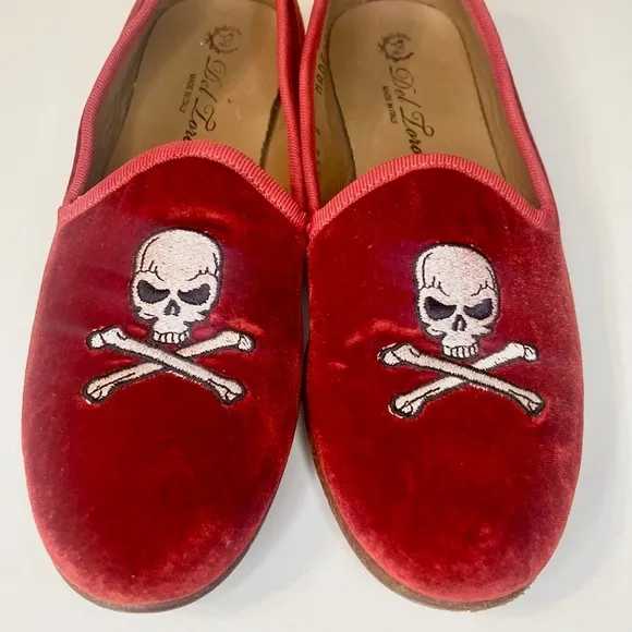 Del Toro Red Velvet Embroidered Skull Loafers Size 6