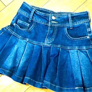 Denim stretch mini school skirt blue jeans pleats pleated pockets small