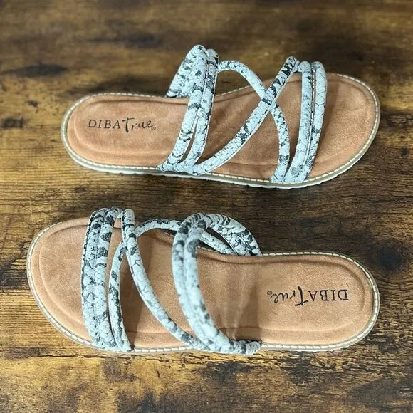 Diba True Cedar Cove Leather Strappy Slide Sandals in Gray Snakes, Size 6. New!