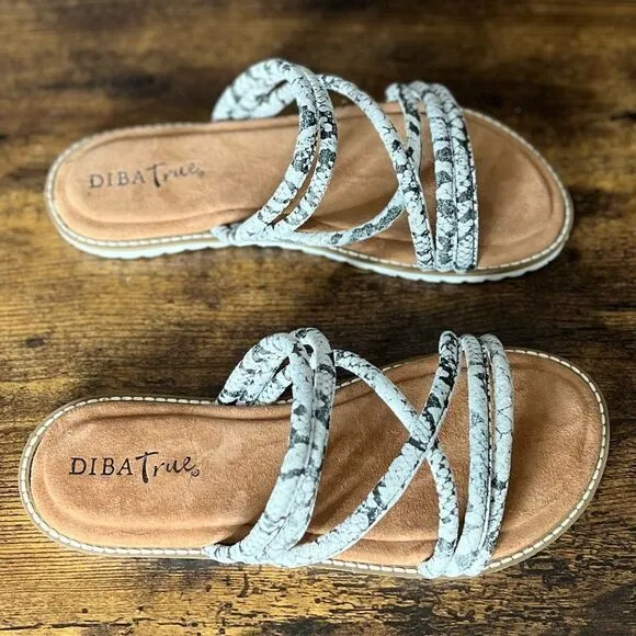 Diba True Cedar Cove Leather Strappy Slide Sandals in Gray Snakes, Size 6. New!