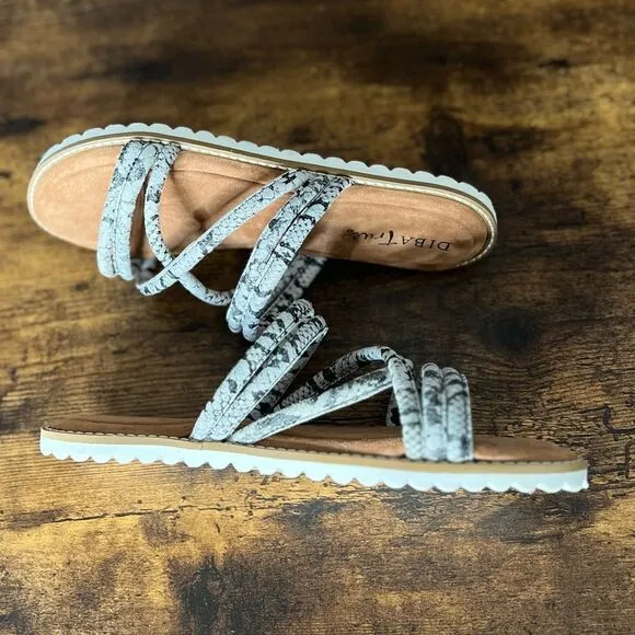 Diba True Cedar Cove Leather Strappy Slide Sandals in Gray Snakes, Size 6. New!