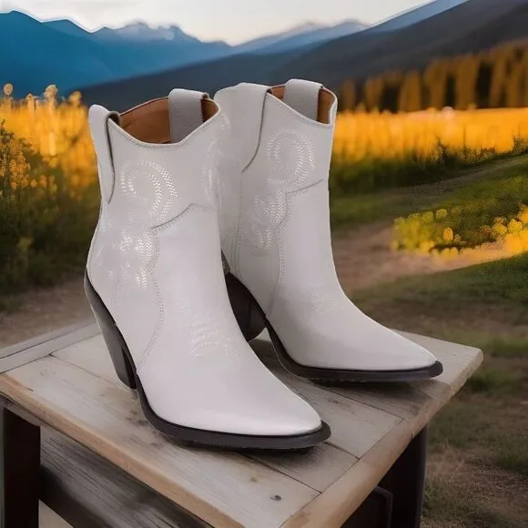 Dingo Women's Pretty N' Prissy‎ Fashion Boot, Size 8, Grey/White
