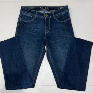 DL 1961 dark denim wash jeans. Size 25 “COCO Curvy straight”