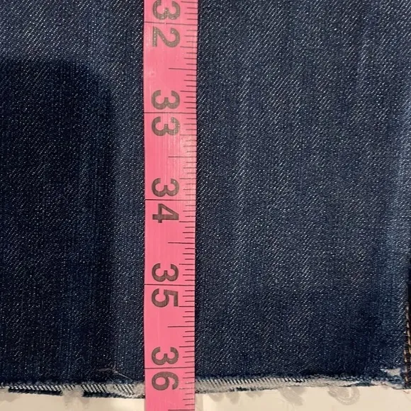 DL 1961 dark denim wash jeans. Size 25 “COCO Curvy straight”