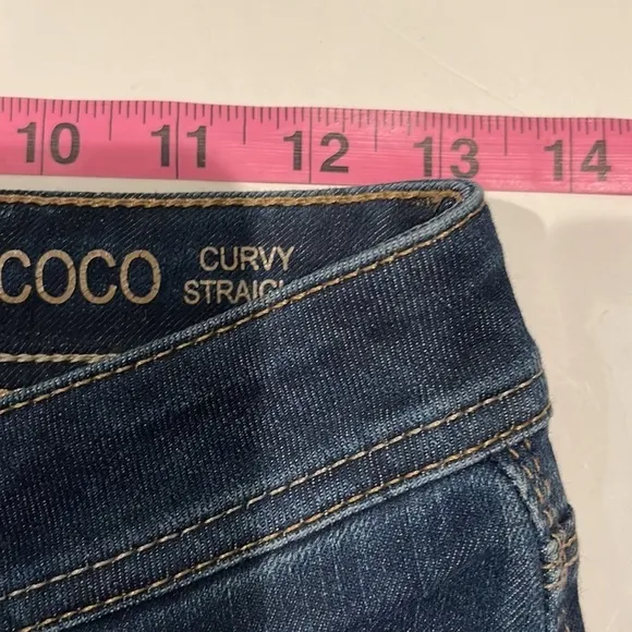 DL 1961 dark denim wash jeans. Size 25 “COCO Curvy straight”