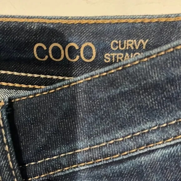 DL 1961 dark denim wash jeans. Size 25 “COCO Curvy straight”