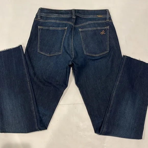 DL 1961 dark denim wash jeans. Size 25 “COCO Curvy straight”