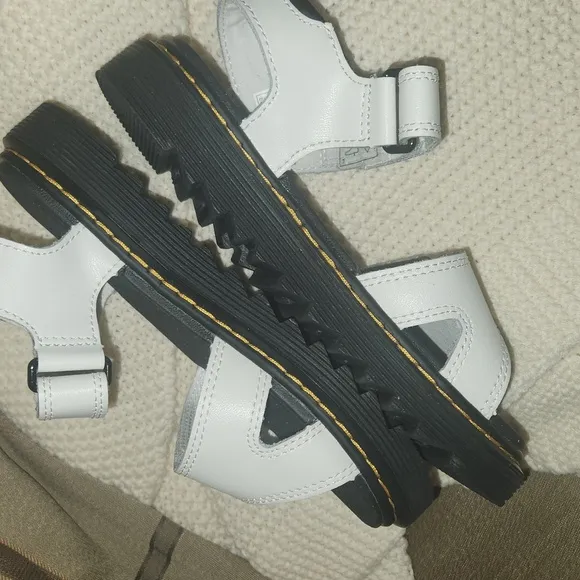 DM Junior Vossie Leather Sandals